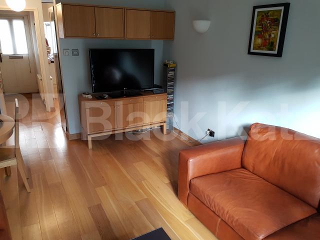 			LET , 2 Bedroom, 1 bath, 1 reception House			 Gainsford Street, Shad Thames