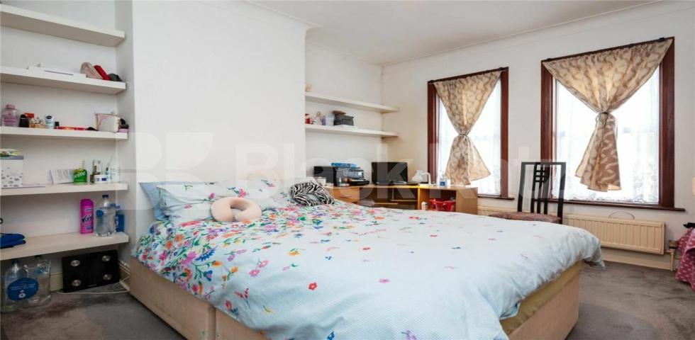 			GOOD FOR 2 SHARERS OR FAMILY, 3 Bedroom, 1 bath, 1 reception Apartment			 Chewton Road, Walthamstow