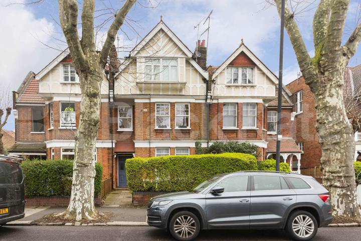 			2 Bedroom,  bath, 1 reception 			 Priory Road, Crouch End