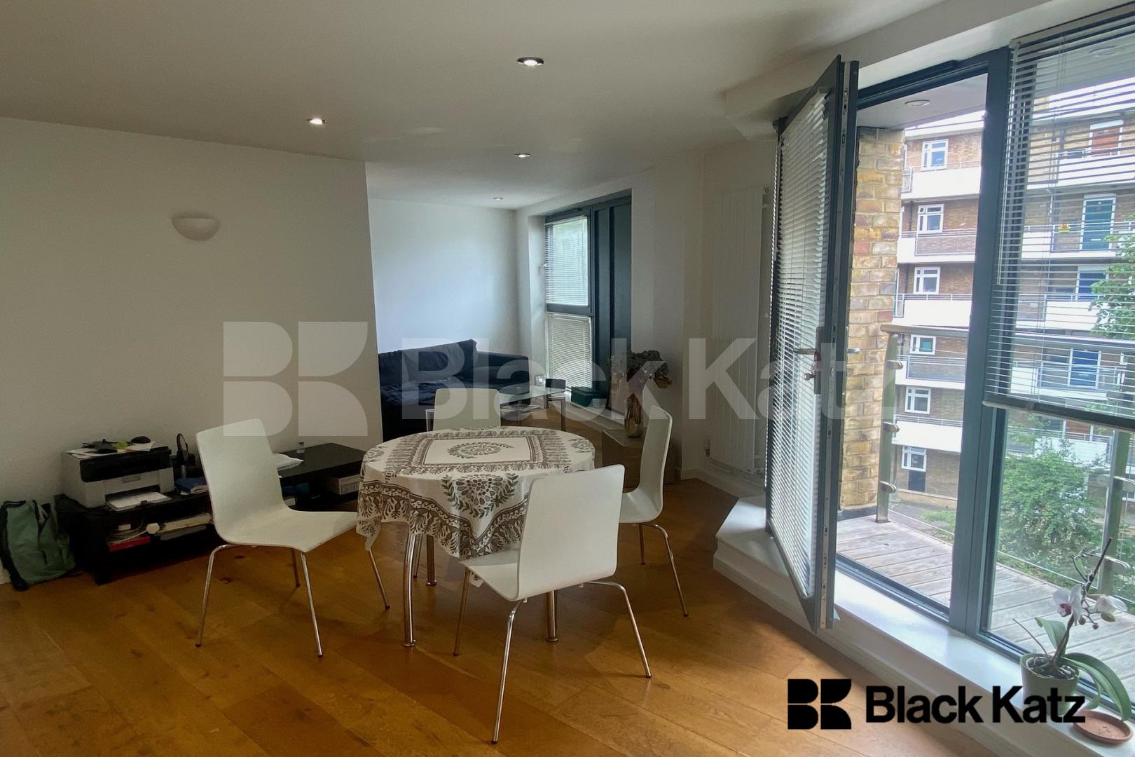 Flooded with natural light, modern & fantastic location  Webber Street, London bridge/Southwark/Borough borders.