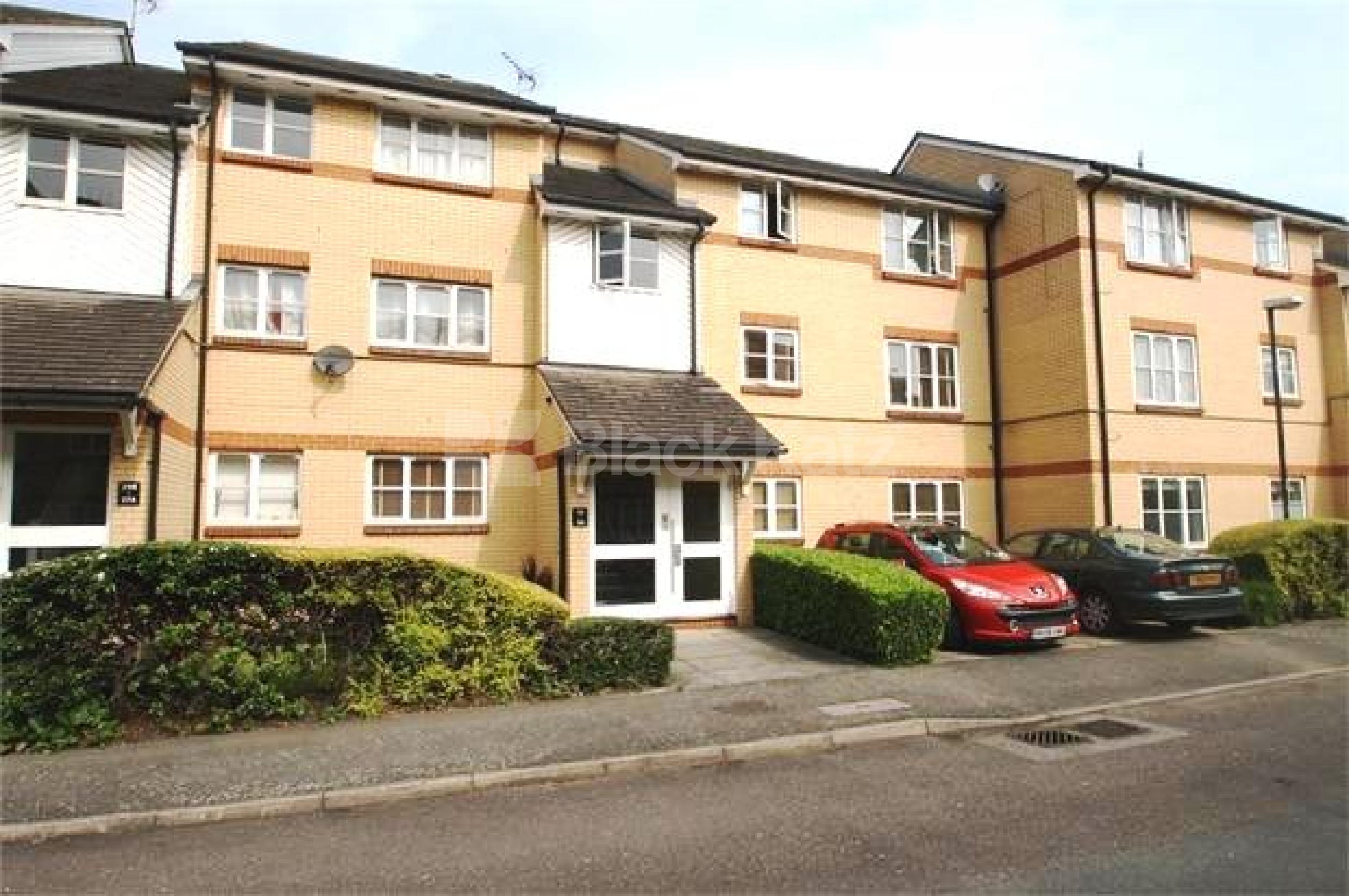 			2 Bedroom, 1 bath, 1 reception Flat			 Heddington Grove, ISLINGTON BORDERS N7