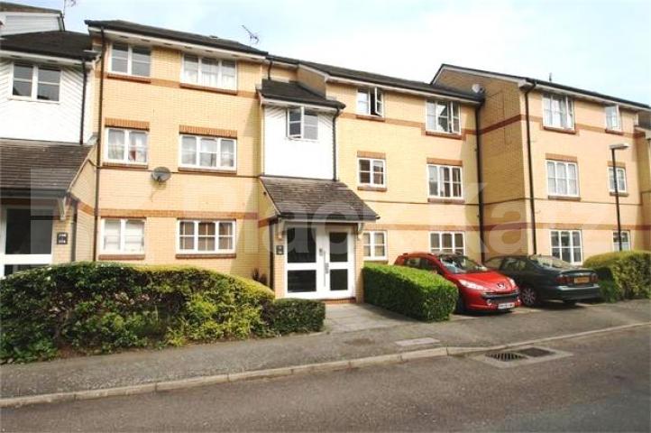 			2 Bedroom, 1 bath, 1 reception Flat			 Heddington Grove, ISLINGTON BORDERS