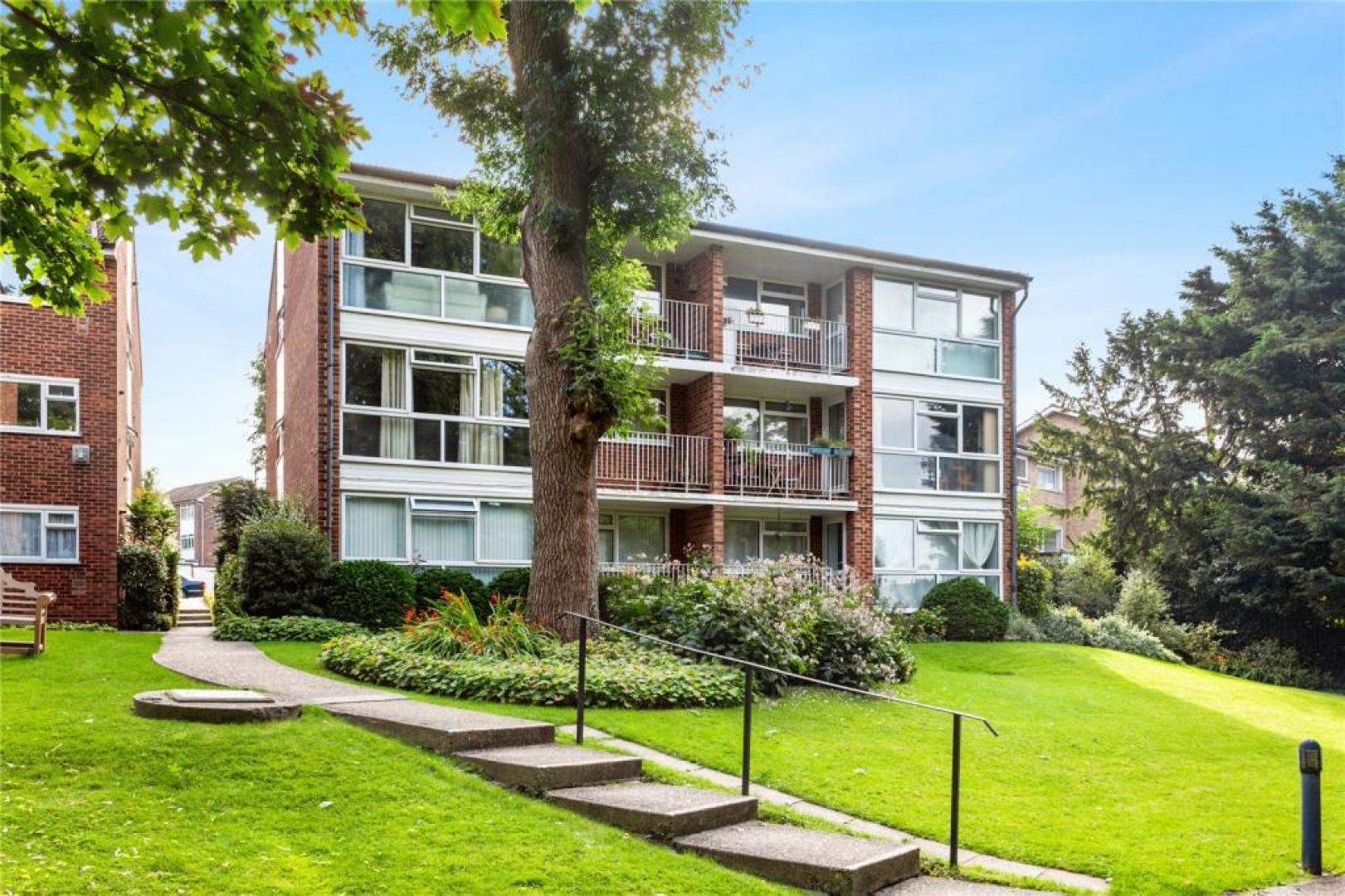 			2 Bedroom, 1 bath, 1 reception Apartment			 Kelmscott Court, Aran Drive, Stanmore