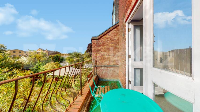 			3 Bedroom, 1 bath, 1 reception 			 Harvist Road,  London  NW6