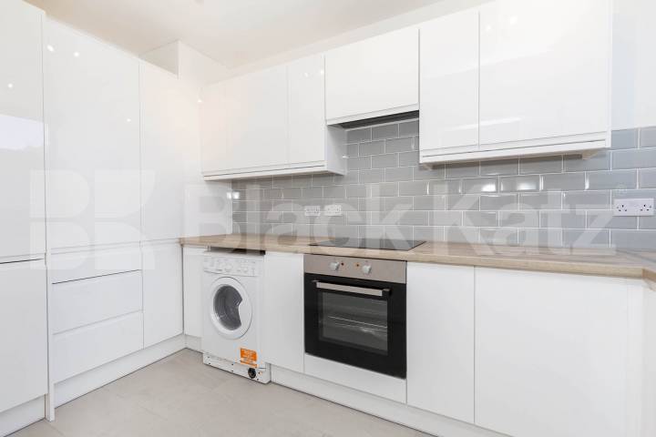 Recently refurbished split level two double bed flat mins to Euston & UCL Munster Square, Euston