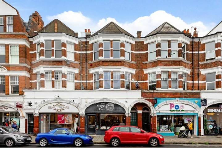 			2 Bedroom,  bath, 1 reception 			 Fortis Green Road, Muswell Hill