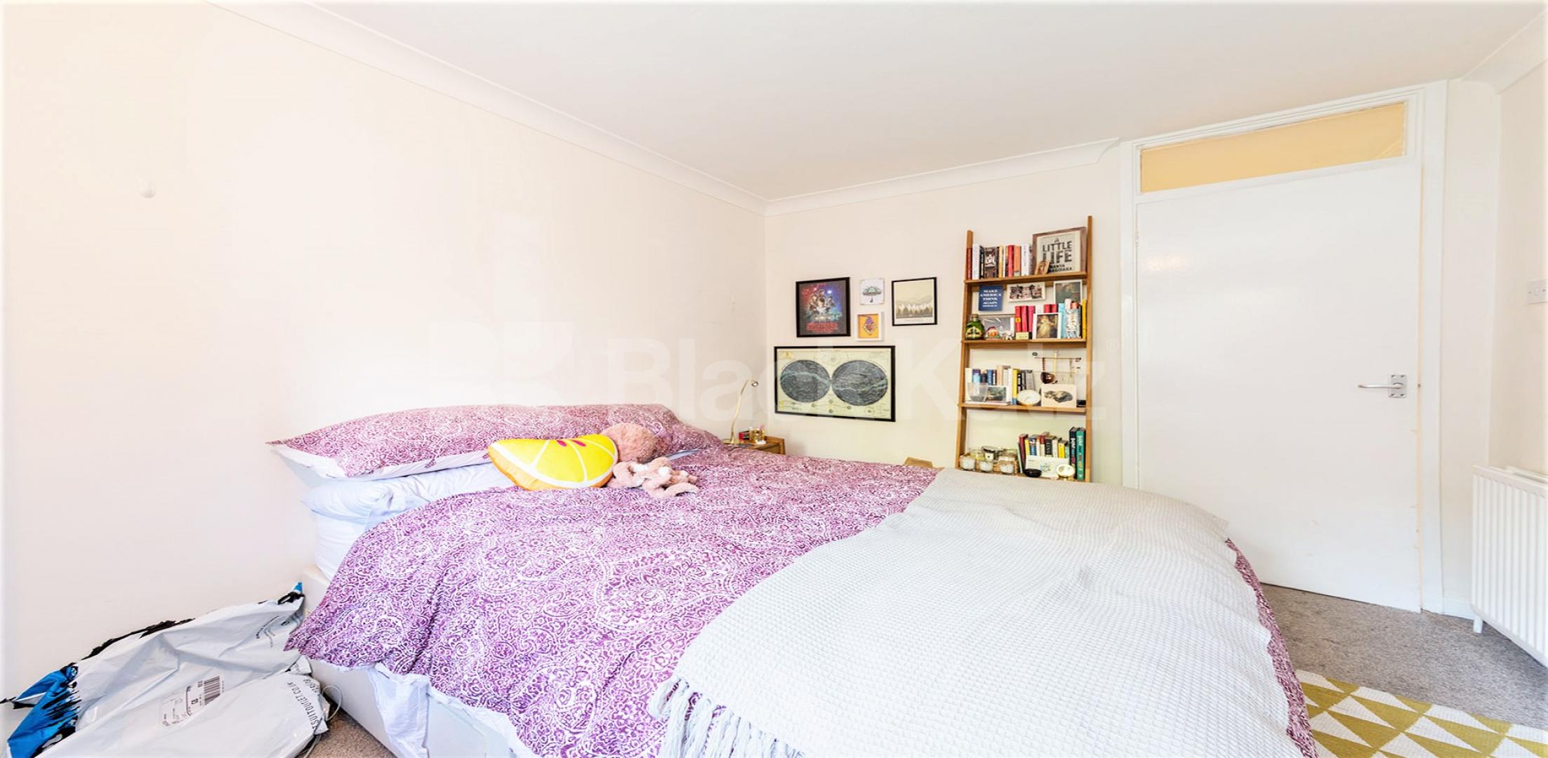 A spacious four bedroom flat to rent on Stanley Gardens, in the heart of Willesden Green.The property offers four good sized bedrooms, two bathrooms, a bright living area and a fully fitted kitchen, with access to a communal garden Stanley Gardens, London, NW2,  London