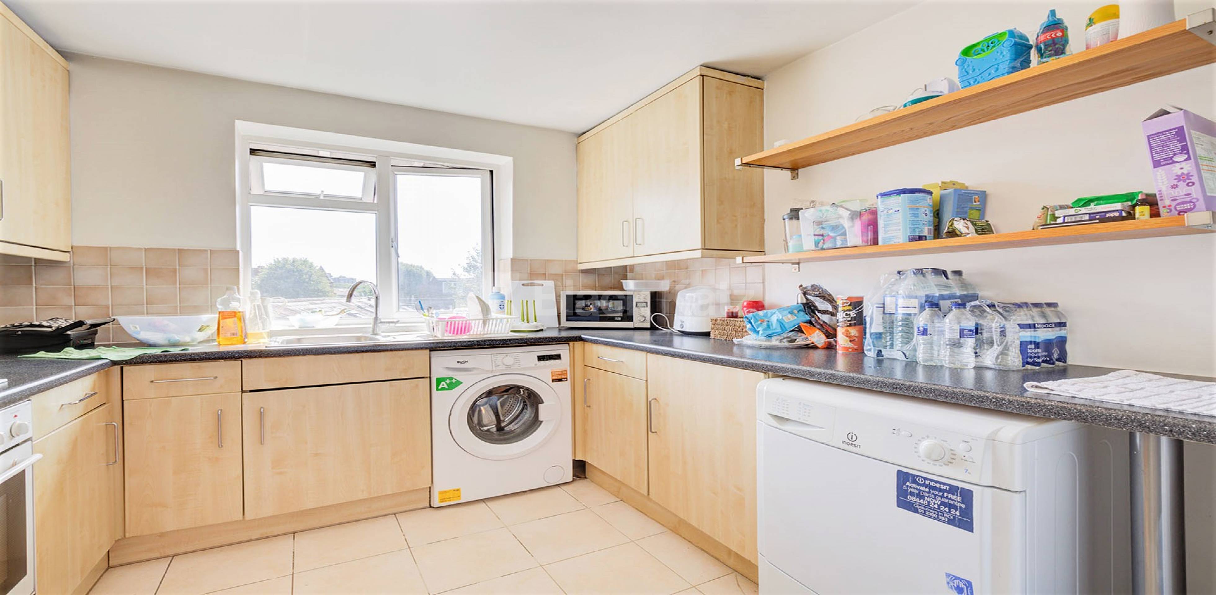 A spacious four bedroom flat to rent on Stanley Gardens, in the heart of Willesden Green.The property offers four good sized bedrooms, two bathrooms, a bright living area and a fully fitted kitchen, with access to a communal garden Stanley Gardens, London, NW2,  London NW2