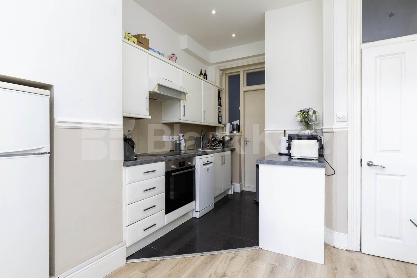 Beautiful three double bedroom property situated in the finest of areas Biddulph Mansions, Elgin Avenue, Maida Vale