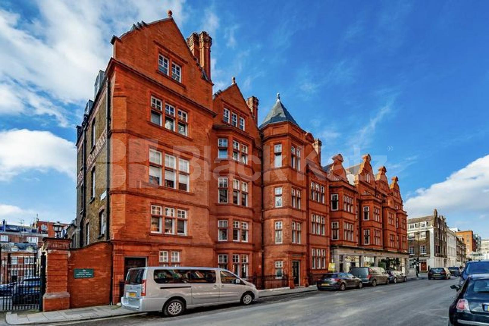 Stunning two bed two bath apartment in Mayfair. Mins to Hyde Park Davies Street, Mayfair