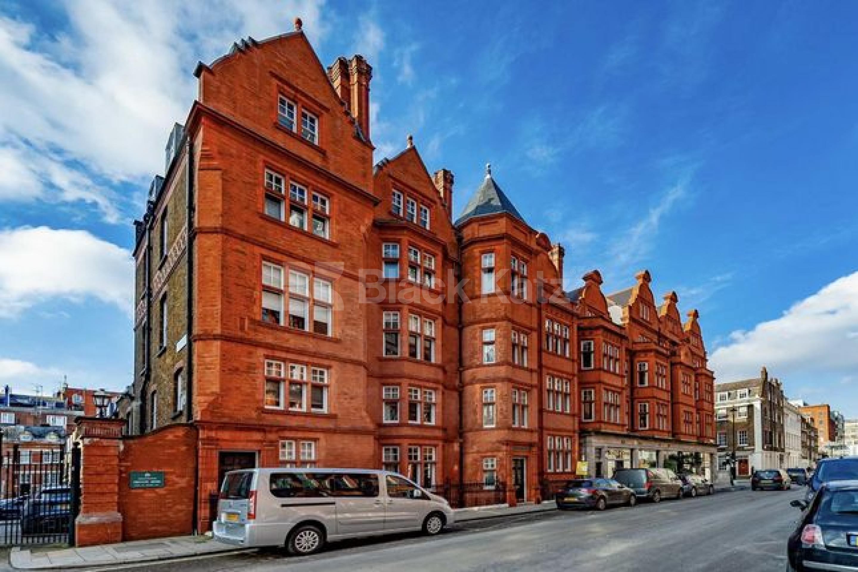 Stunning two bed two bath apartment in Mayfair. Mins to Hyde Park Davies Street, Mayfair W1K