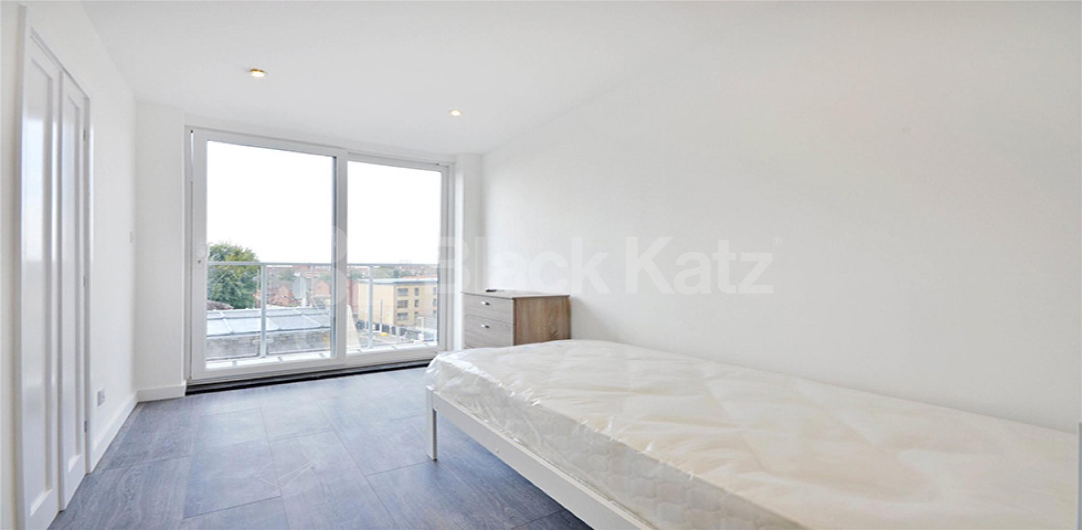 			MODERN TWO BED!, 2 Bedroom, 1 bath, 1 reception Flat			 Finchley Road, FINCHLEY ROAD - SWISS COTTAGE