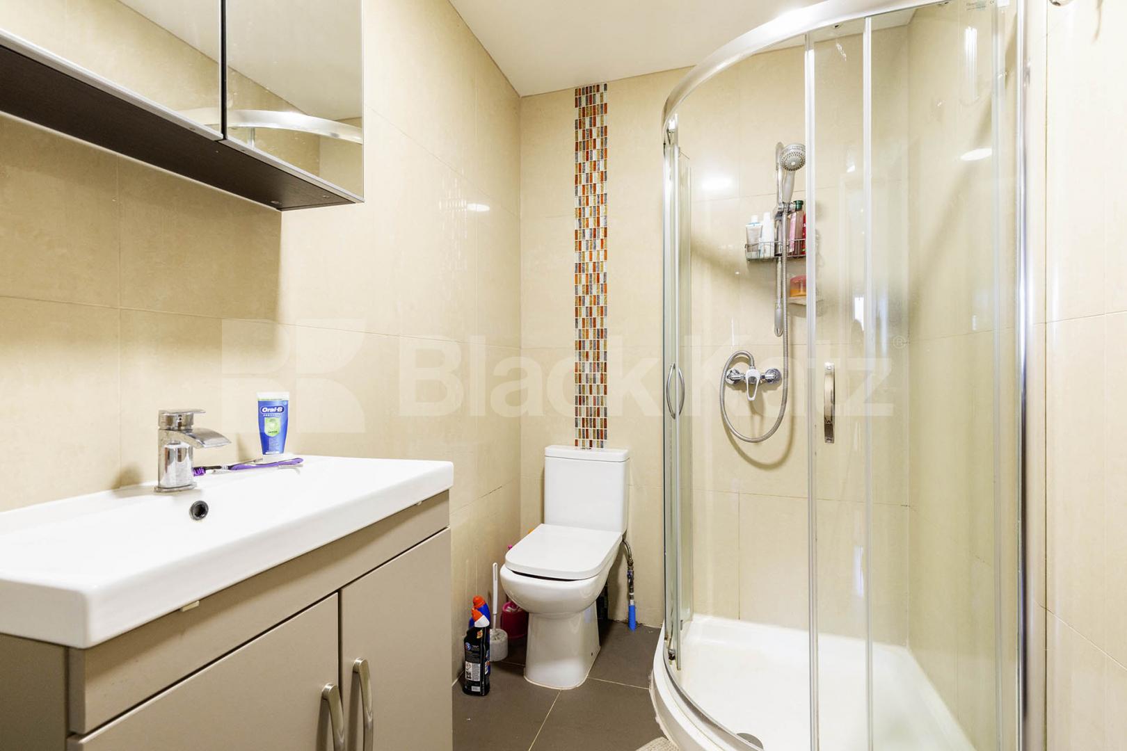 We are pleased to present this modern studio apartment in the heart of Cricklewood that benefits from its own entrance Hendon Way, London, NW2 (Inclusive of Wifi, water and hot water),  London