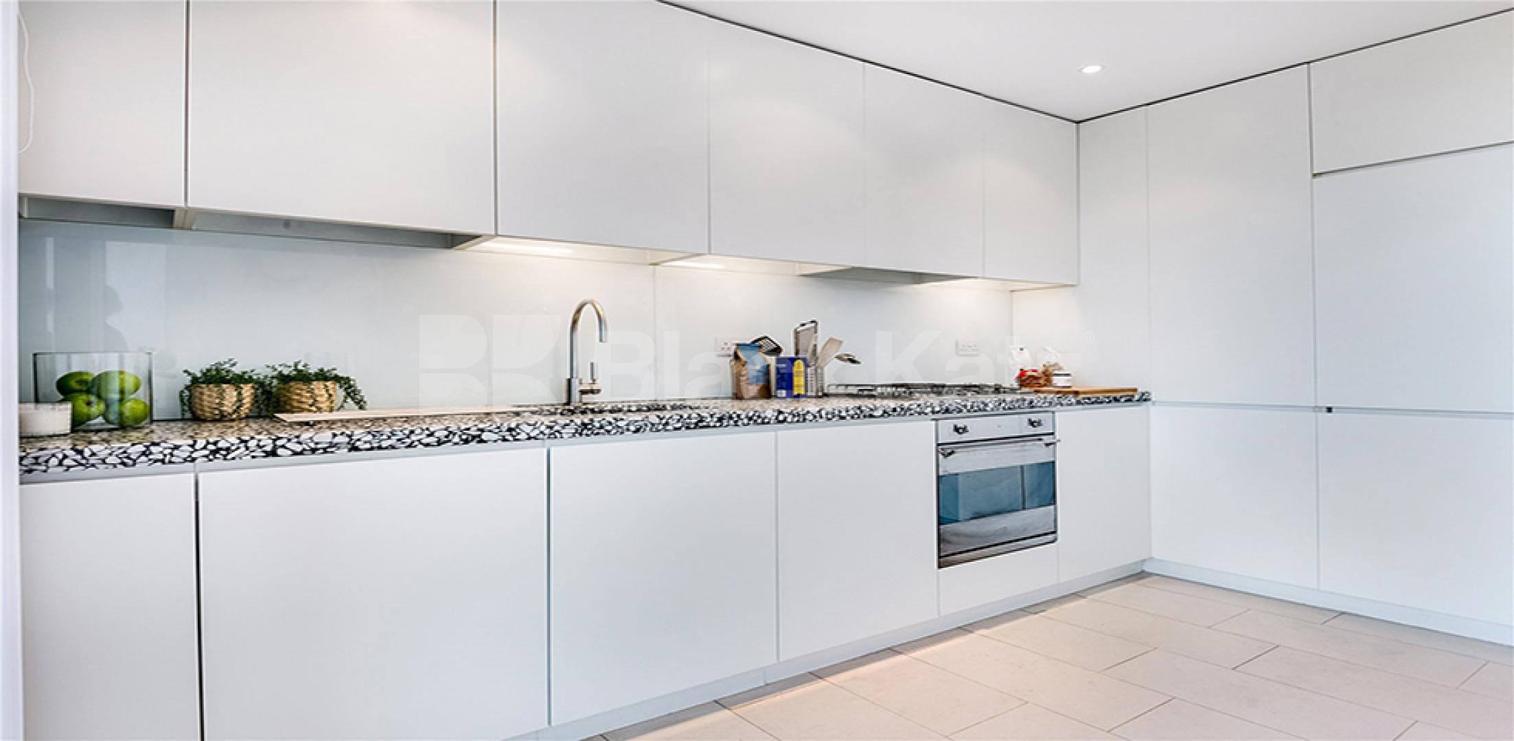 			MINS TO REGENTS PARK!, 2 Bedroom, 1 bath, 1 reception Flat			 Oval Road, REGENTS PARK