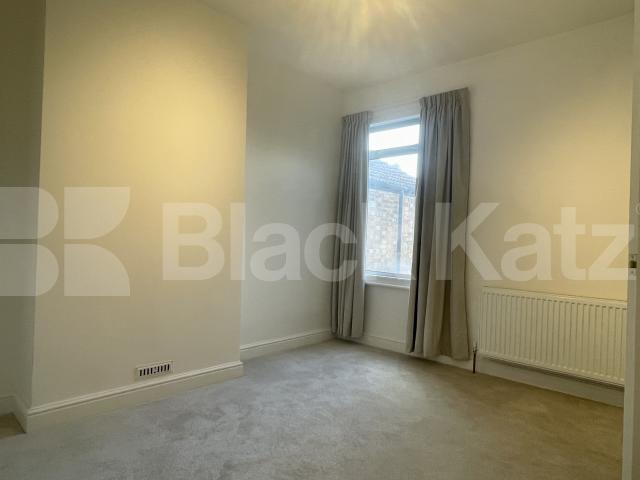 Fantastic newly refurbished 4 bed with garden mins to shops and tube to Euston Bruce Grove, Watford