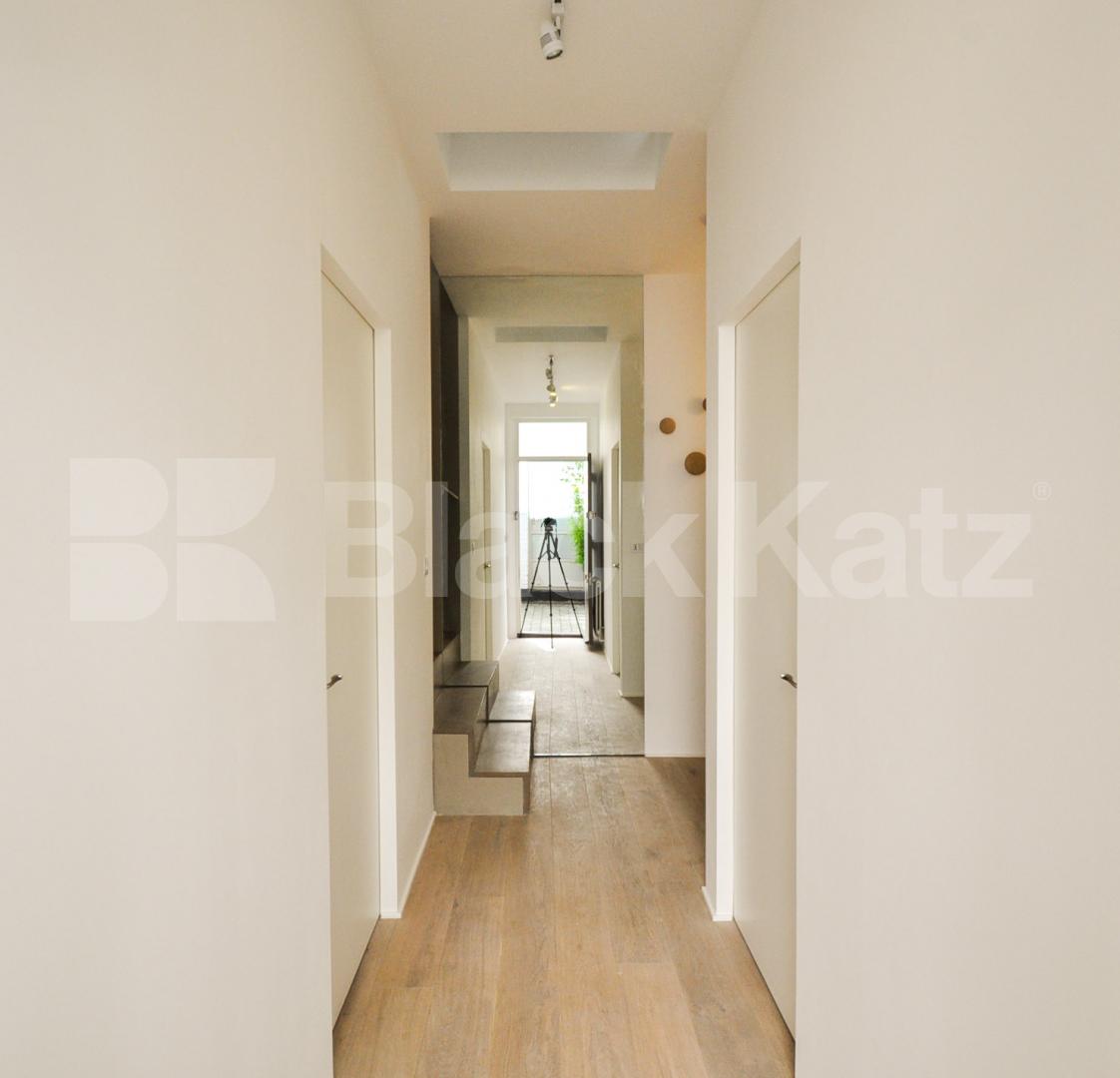 			STUNNING MEWS HOUSE, 2 Bedroom, 1 bath, 1 reception Mews House			 Blackstock Mews, FINSBURY PARK-HIGHBURY