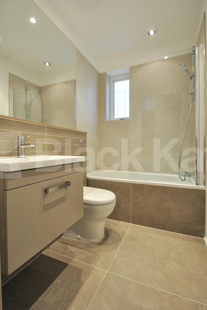 			STUNNING MEWS HOUSE, 2 Bedroom, 1 bath, 1 reception Mews House			 Blackstock Mews, FINSBURY PARK-HIGHBURY