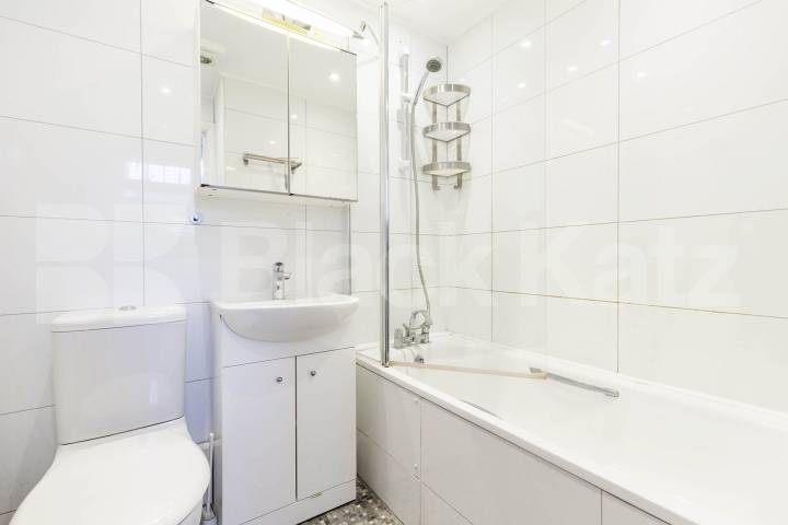 Private Garden / Available Now Stanley Gardens, London, NW2,  London