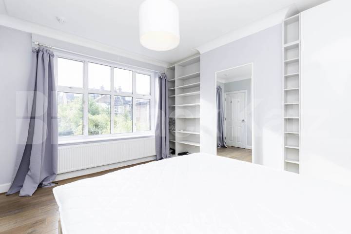 Private Garden / Available Now Stanley Gardens, London, NW2,  London