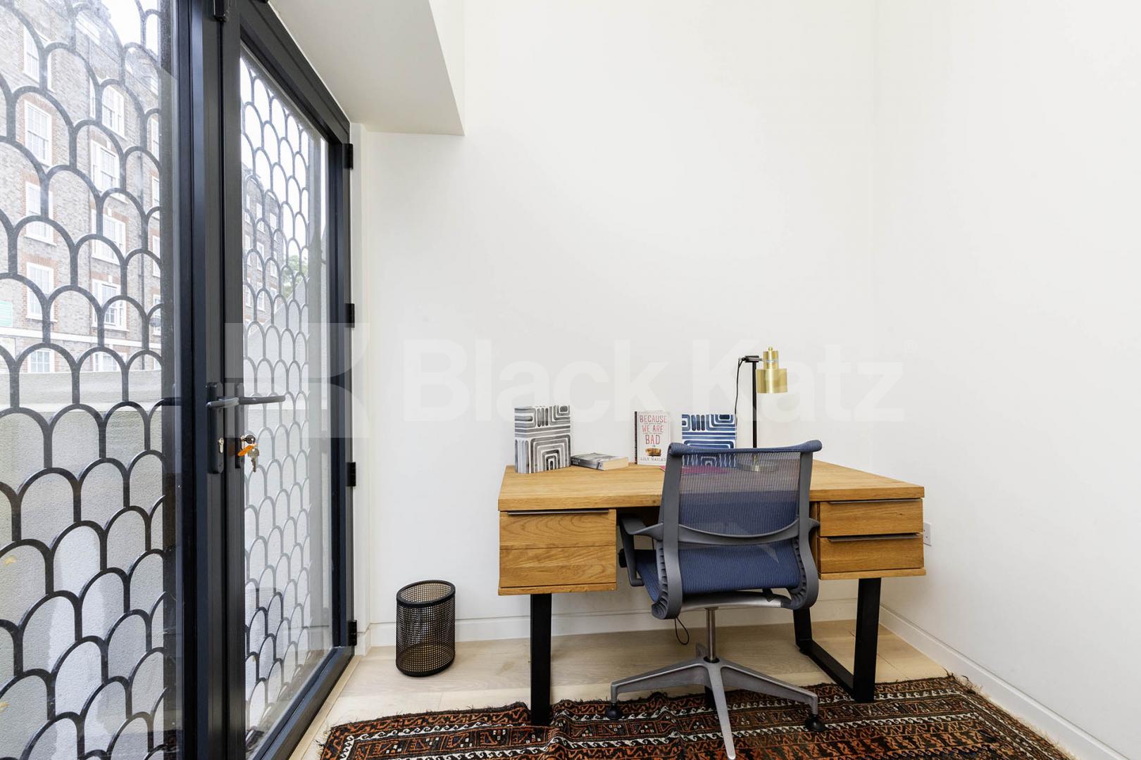 Stunning 3 bed 2 bath house split over 3 floors with a patio area.  Arco Walk, Highgate Road, Kentish Town