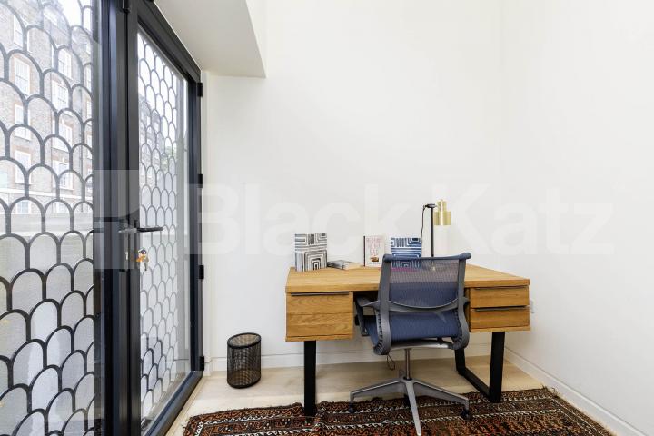 Stunning 3 bed 2 bath house split over 3 floors with a patio area.  Arco Walk, Highgate Road, Kentish Town