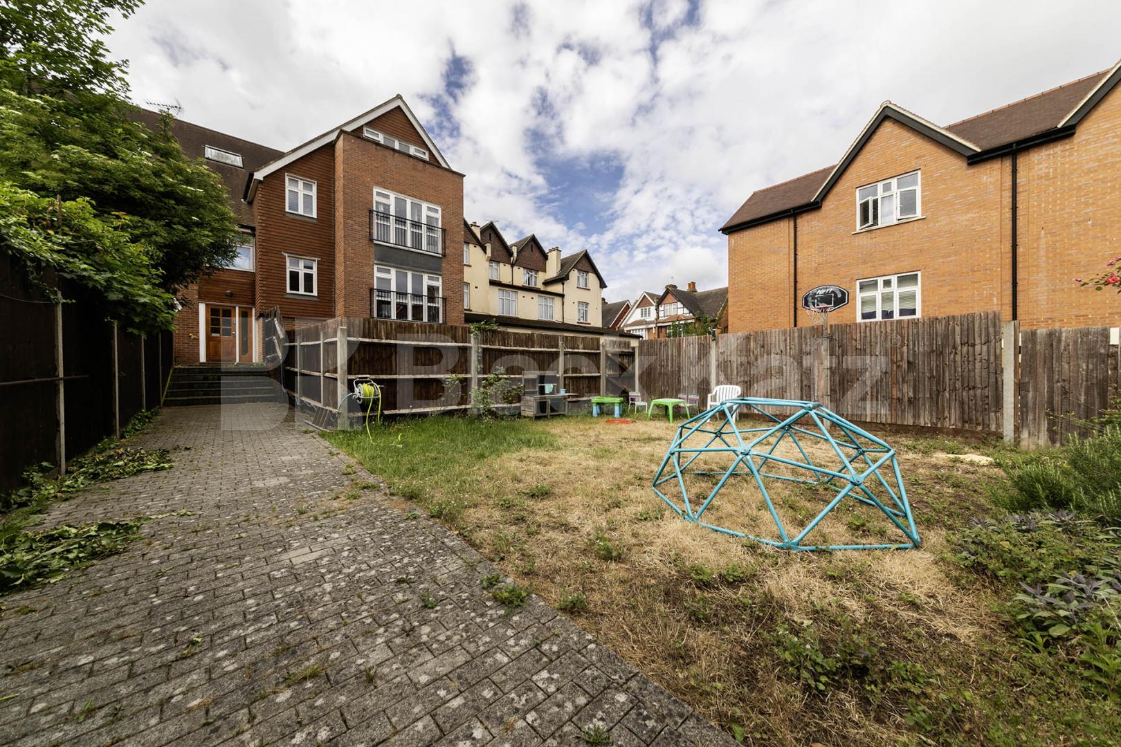 This beautifully presented one bedroom apartment is set on first floor of charming modern development located stone throw away from all the trendy bars, restaurants and shops of Willesden Green Heathfield Park, Lotus House, NW2,  Lotus House