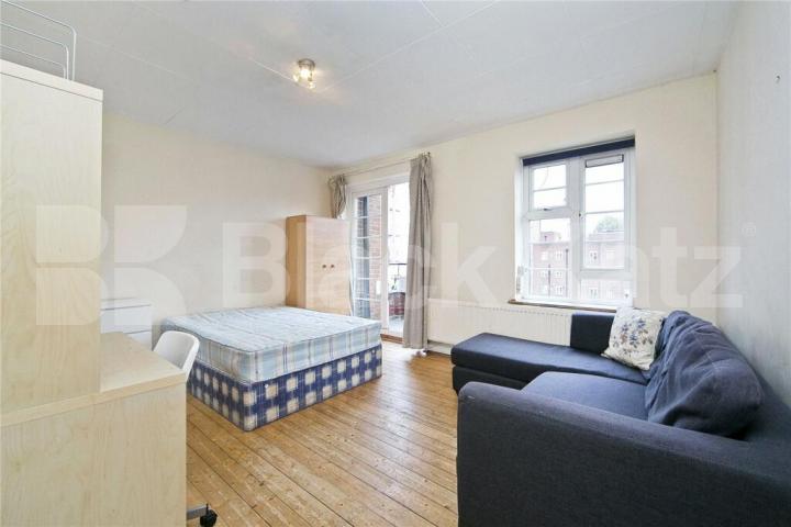 Spacious three bedroom property set in an amazing location  Lewis Street, Camden