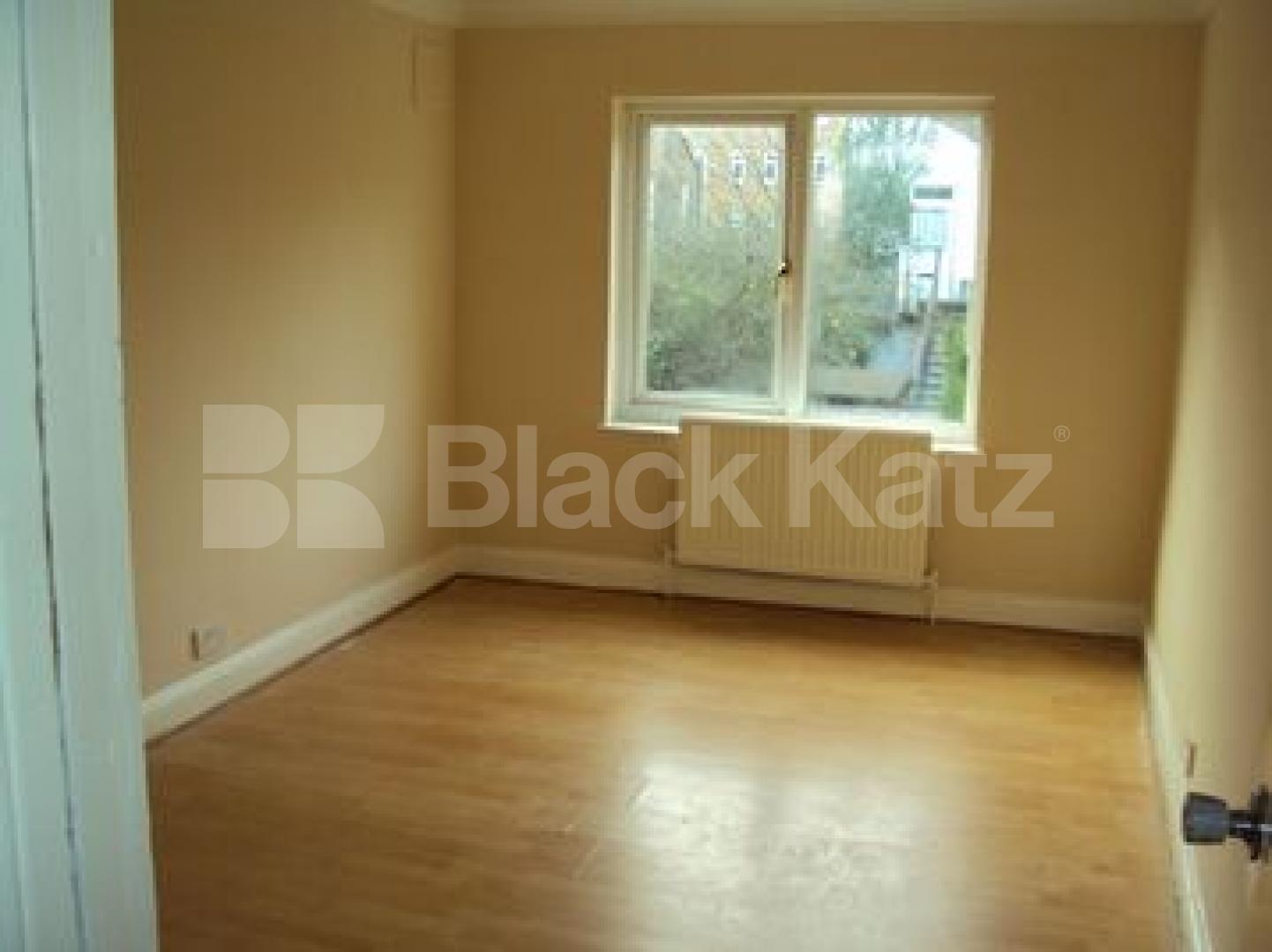 			Available now, MUST SEE!!!, 4 Bedroom, 1 bath, 1 reception House			 Chippendale Street, Hackney/Dalston