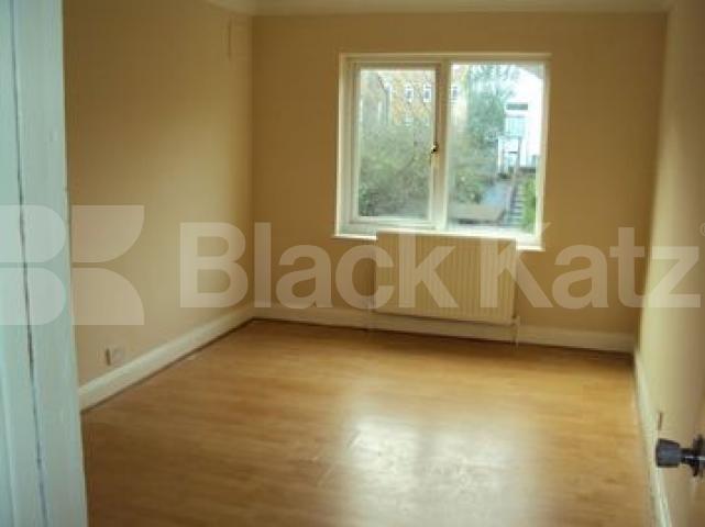 			Available now, MUST SEE!!!, 4 Bedroom, 1 bath, 1 reception House			 Chippendale Street, Hackney/Dalston