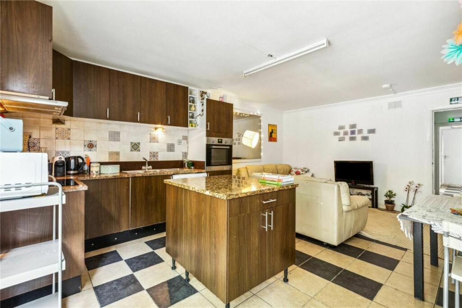 			4 Bedroom, 2 bath, 1 reception Flat			 Campsfield Road, Hornsey