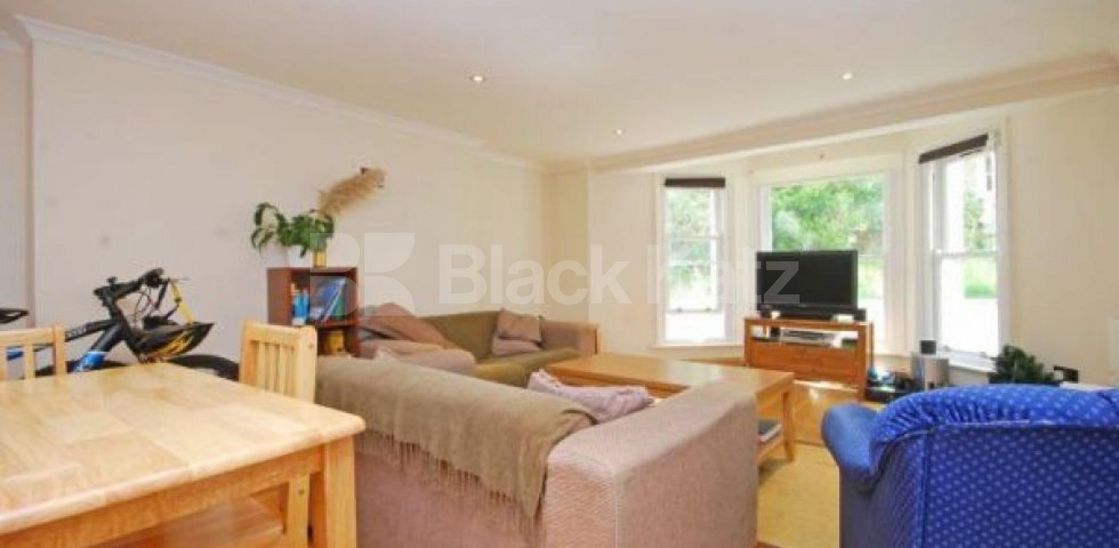 			3/4 BED AND 2 BATHROOMS!!, 3 Bedroom, 1 bath, 1 reception Flat			 Cathcart Hill, DARTMOUTH PARK