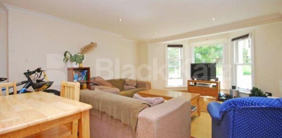 			3/4 BED AND 2 BATHROOMS!!, 3 Bedroom, 1 bath, 1 reception Flat			 Cathcart Hill, DARTMOUTH PARK