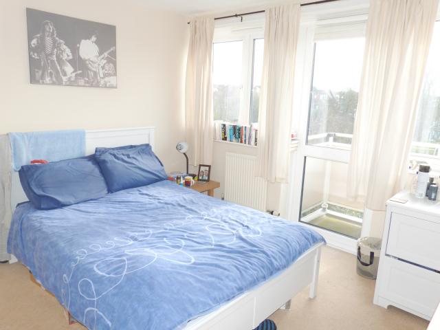 			2 Bedroom, 1 bath, 1 reception Flat			 Walm Lane, KILBURN