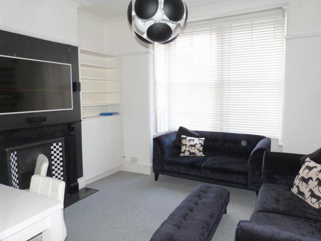 			NEW INSTRUCTION (Private Garden), 1 Bedroom, 1 bath, 1 reception Flat			 Squires Lane, FINCHLEY CENTRAL