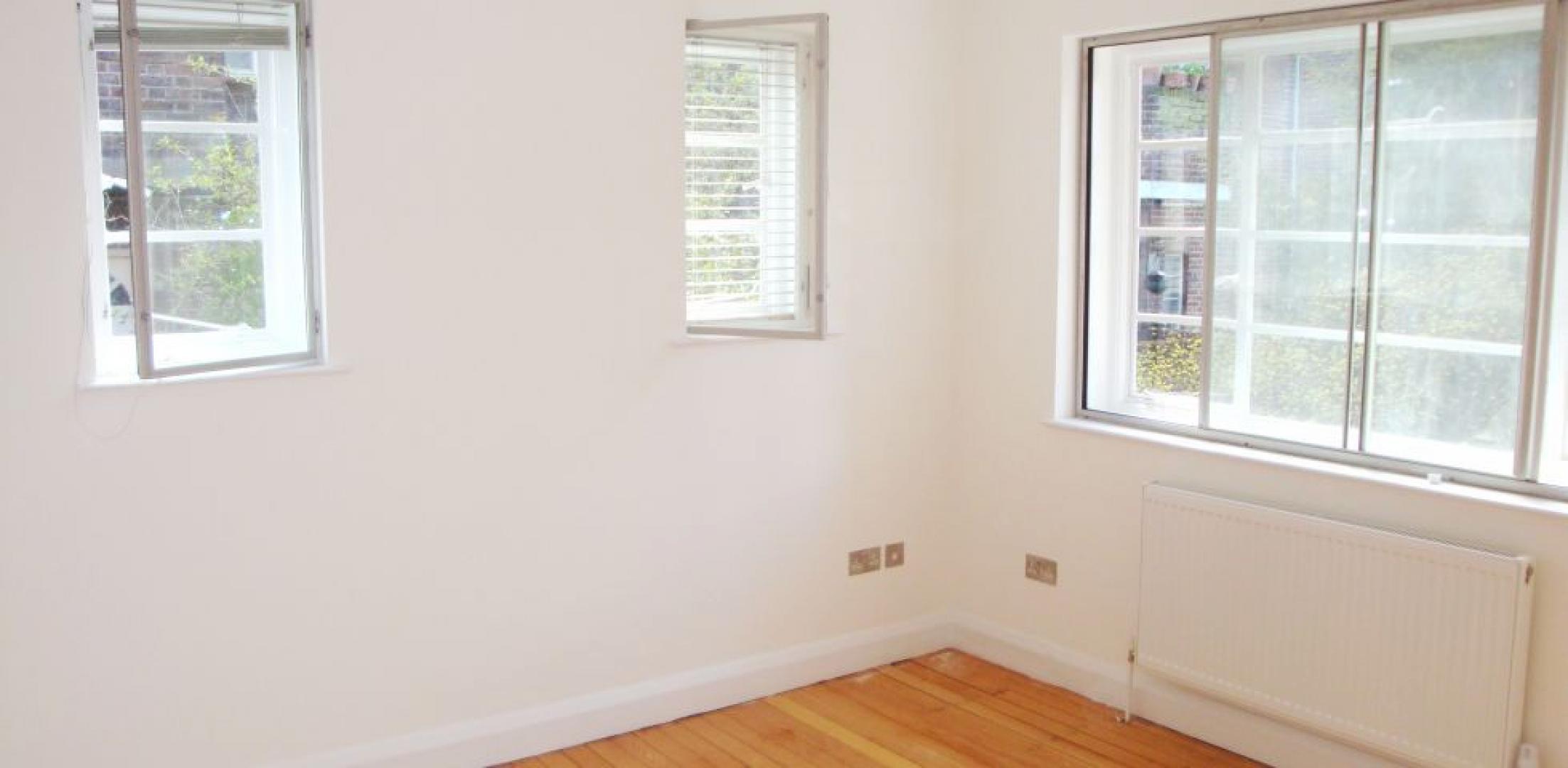 			NEW INSTRUCTION, 3 Bedroom, 1 bath, 1 reception Flat			 Greenhalgh Walk, EAST FINCHLEY / HAMPSTEAD GARDEN SUBURB 