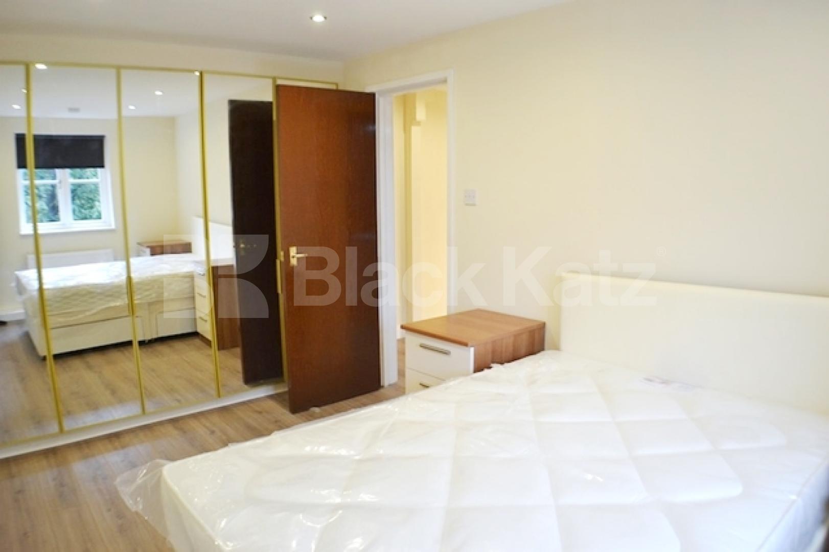 			LET , 2 Bedroom, 1 bath, 1 reception Apartment			 Brompton Park Crescent, Fulham Broadway