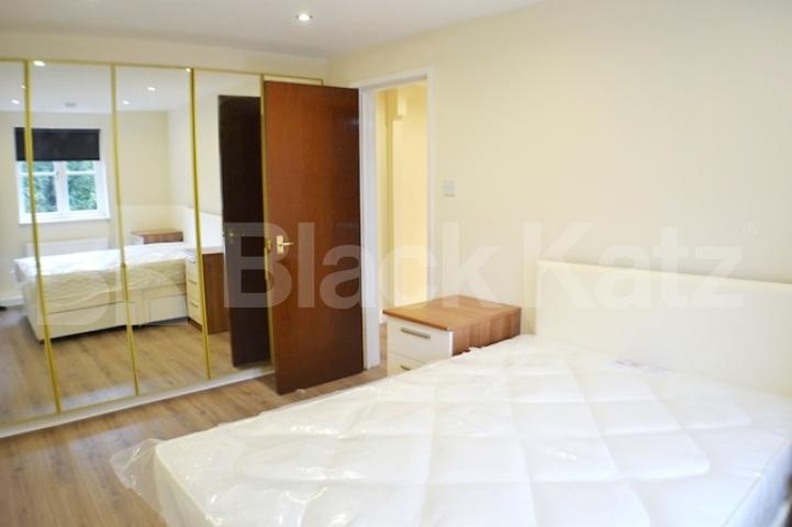 			LET , 2 Bedroom, 1 bath, 1 reception Apartment			 Brompton Park Crescent, Fulham Broadway