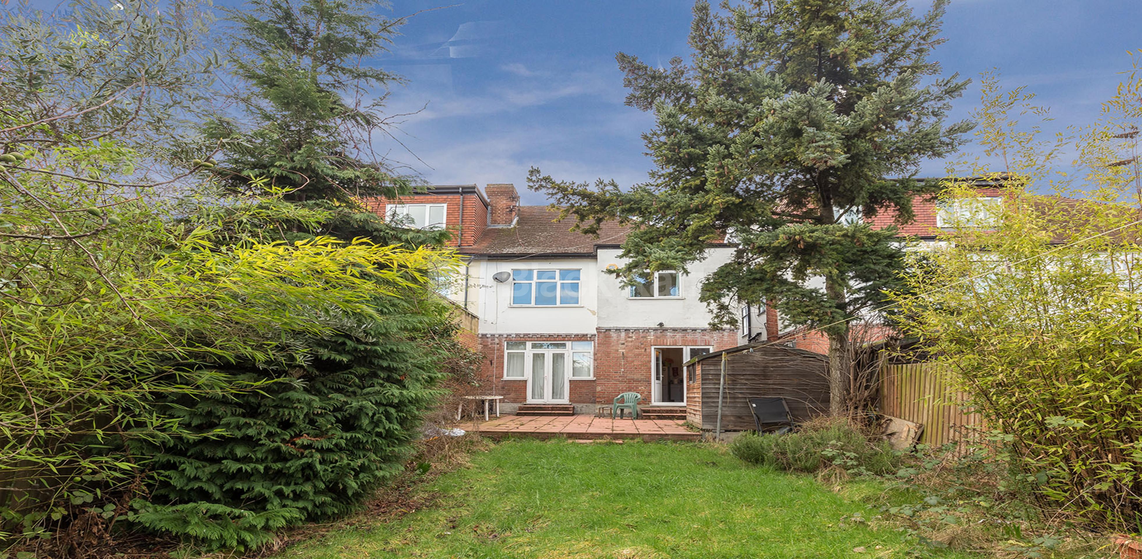 			APS School Catchment!, 5 Bedroom, 1 bath, 1 reception House			 Durnsford Road, Muswell Hill N11