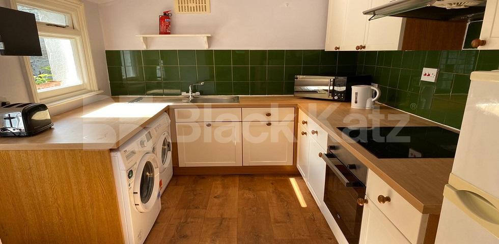 			NEW INSTRUCTION , 3 Bedroom, 1 bath, 2 reception Terraced House			 Henshaw Street, Elephant and Castle