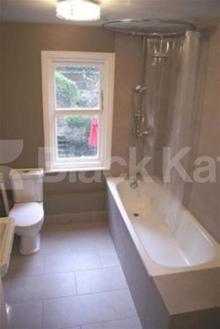 			2 Bedroom, 1 bath, 1 reception Flat			 Hampstead Lane, HIGHGATE