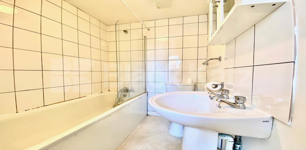 			VIRTUAL TOUR AVAILABLE!, 2 Bedroom, 1 bath, 1 reception Flat			 CHAPEL MARKET N1, ANGEL