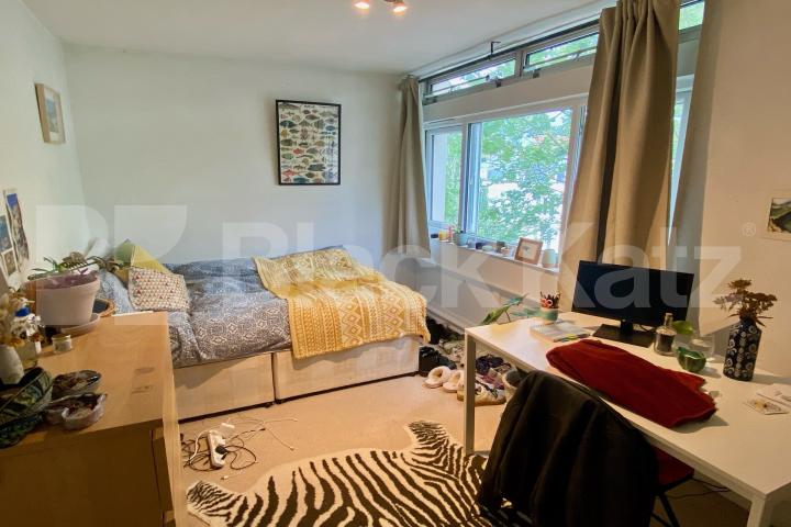 Stulish duplex apartment moments from the green open spaces of Clapham Common   Victoria Rise, Clapham Common