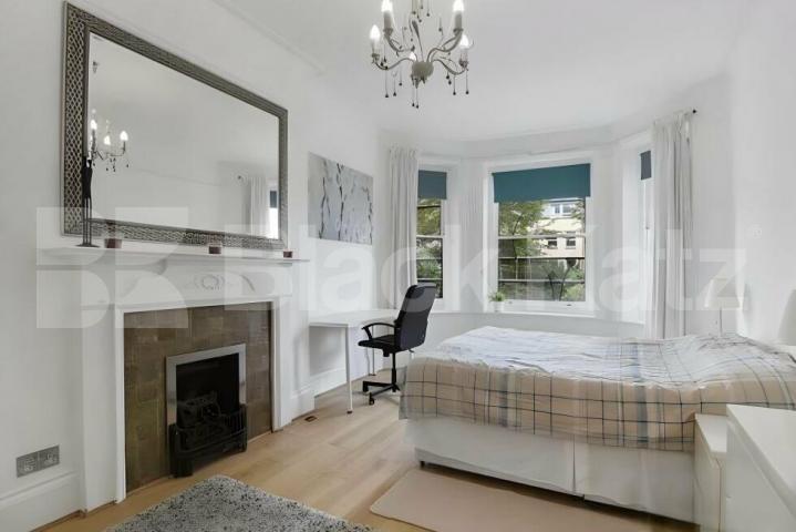 Spacious three double bedroom property with two bathrooms Sandringham Court, Maida Vale