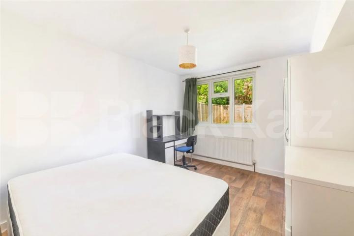 Spacious 3 bedroom garden property located near Archway tube station Fairbridge Road, Archway