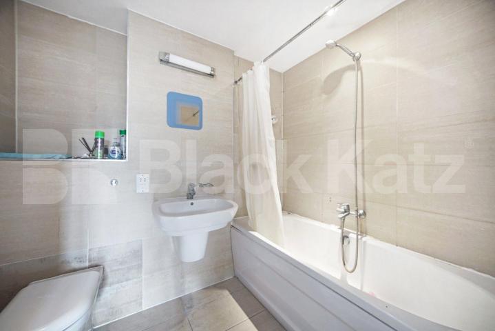 Modern 2 bed 2 bath property within a secure new development  York Way, Holloway 