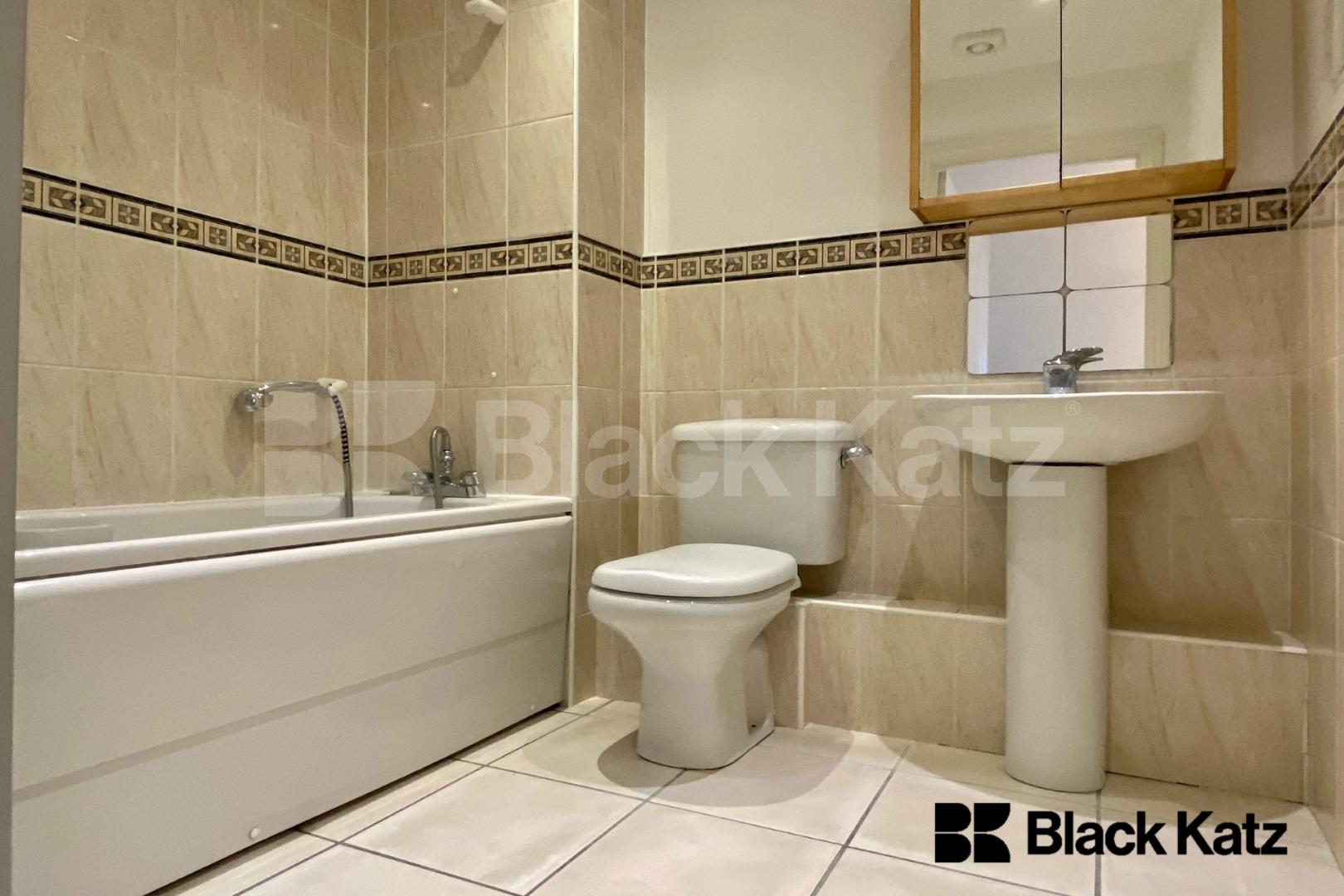 Bright and spacious two bedroom, two bathroom apartment in a gated development Blackburn Court. Bascombe Street, Brixton/Tulse Hill