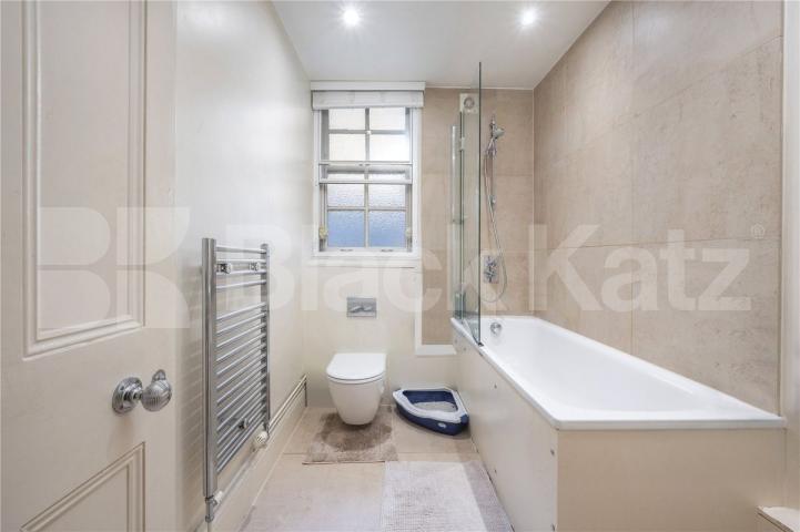 Spacious beautifully finished property in an amazing location Lees Place, Mayfair