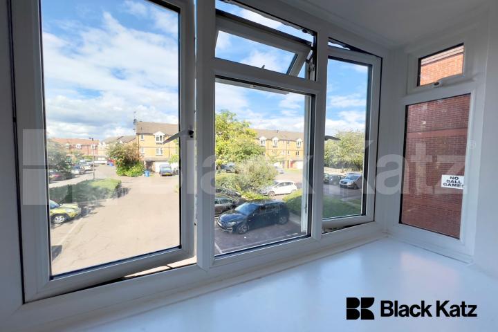  Well proportioned one bedroomed apartment Weald Close ,  Bermondsey