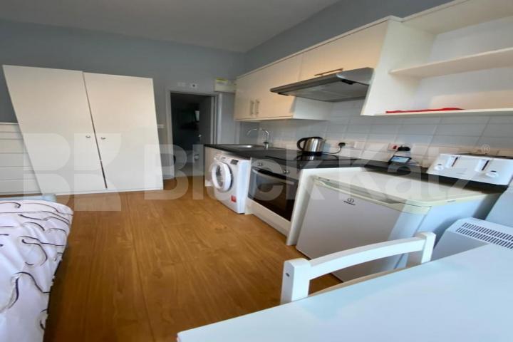 Spacious studio complete to a modern standard Woodside Road, Wood Green