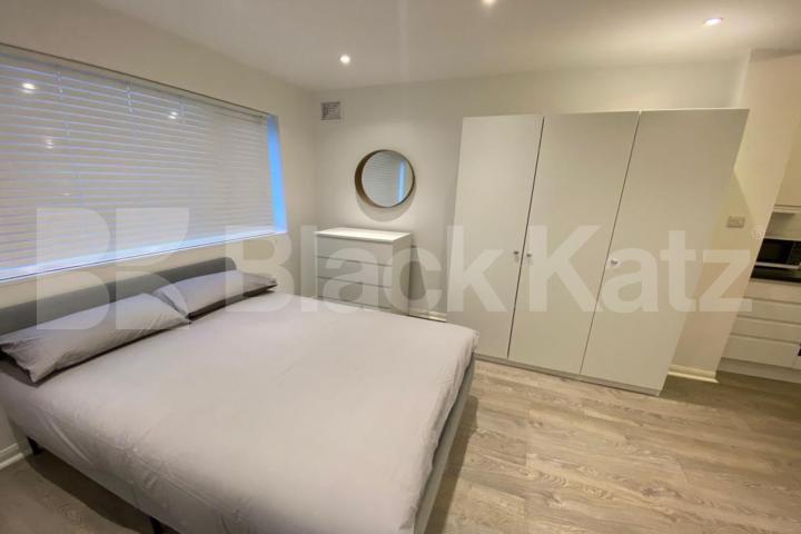 Spacious studio complete to a modern standard Woodside Road, Wood Green